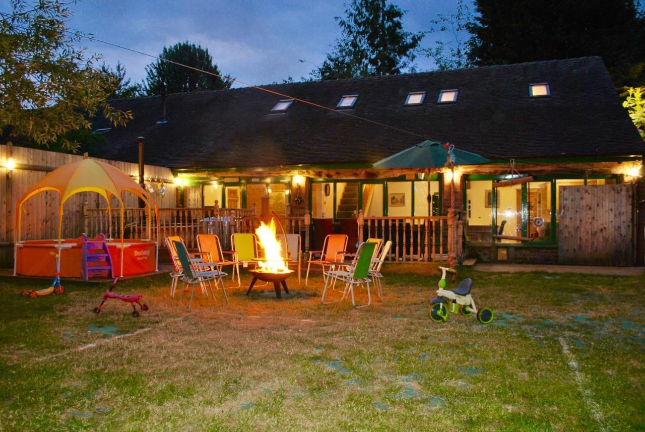 Squirrel Barn Villa Milwich Exterior photo